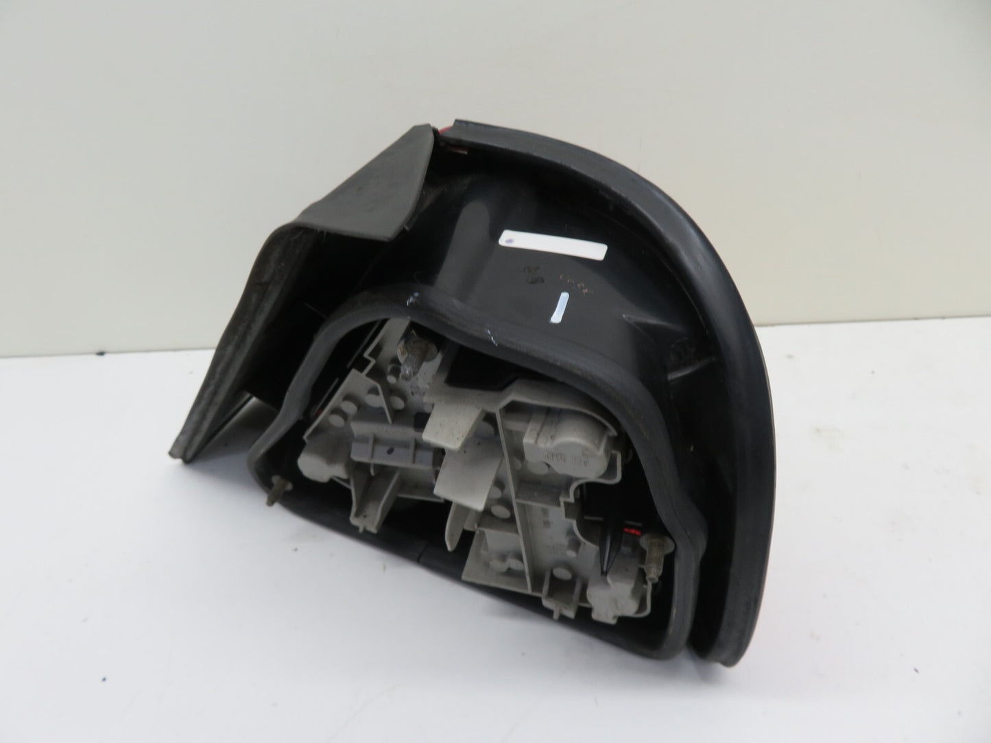 JAGUAR XJR NS PASSENGER REAR TAIL LIGHT (SEE PHOTOS) 1994-2001