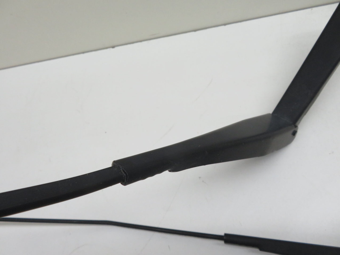 FORD FIESTA MK7 ST180 FRONT WIPER ARMS PAIR 2013-2017 1546-1