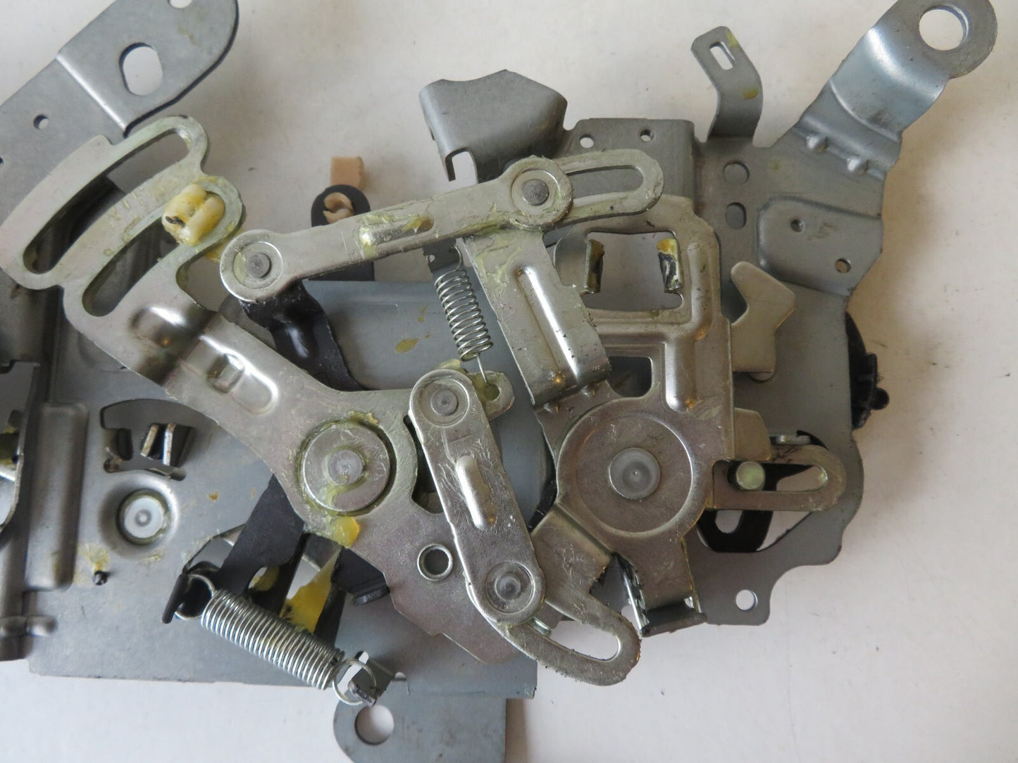 MAZDA 5 NSR DOOR LOCK CATCH 2005-2010 AMS1547