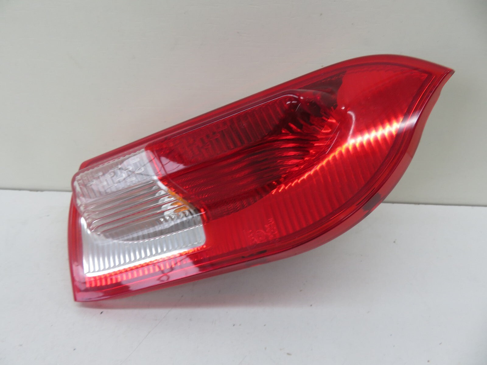 VAUXHALL INSIGNIA ESTATE OS RIGHT REAR TAIL LIGHT INNER 13228855 2008-16 1631-2