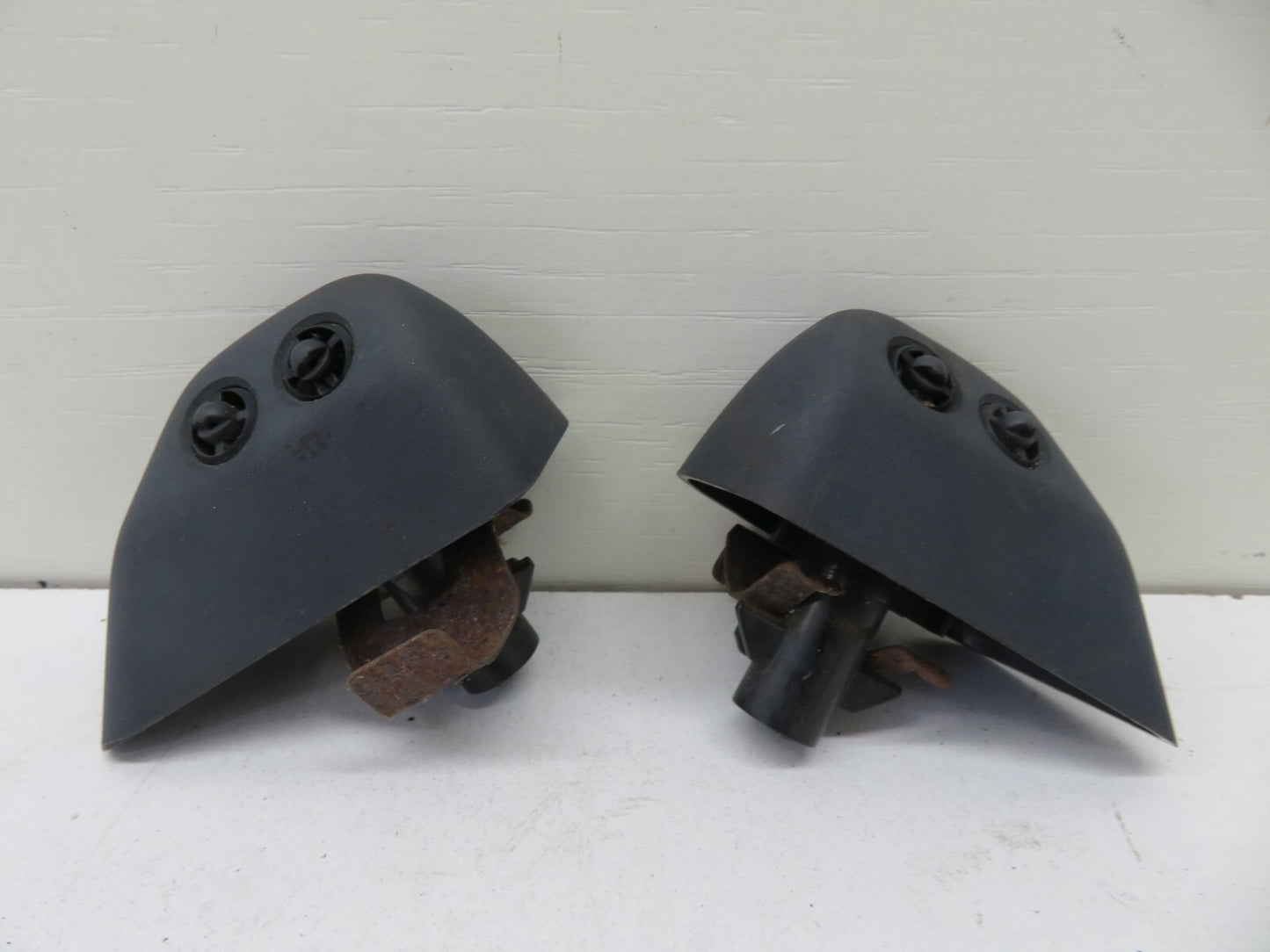 LAND ROVER FREELANDER 2 FRONT HEADLIGHT WASHER JETS PAIR 2006-2014