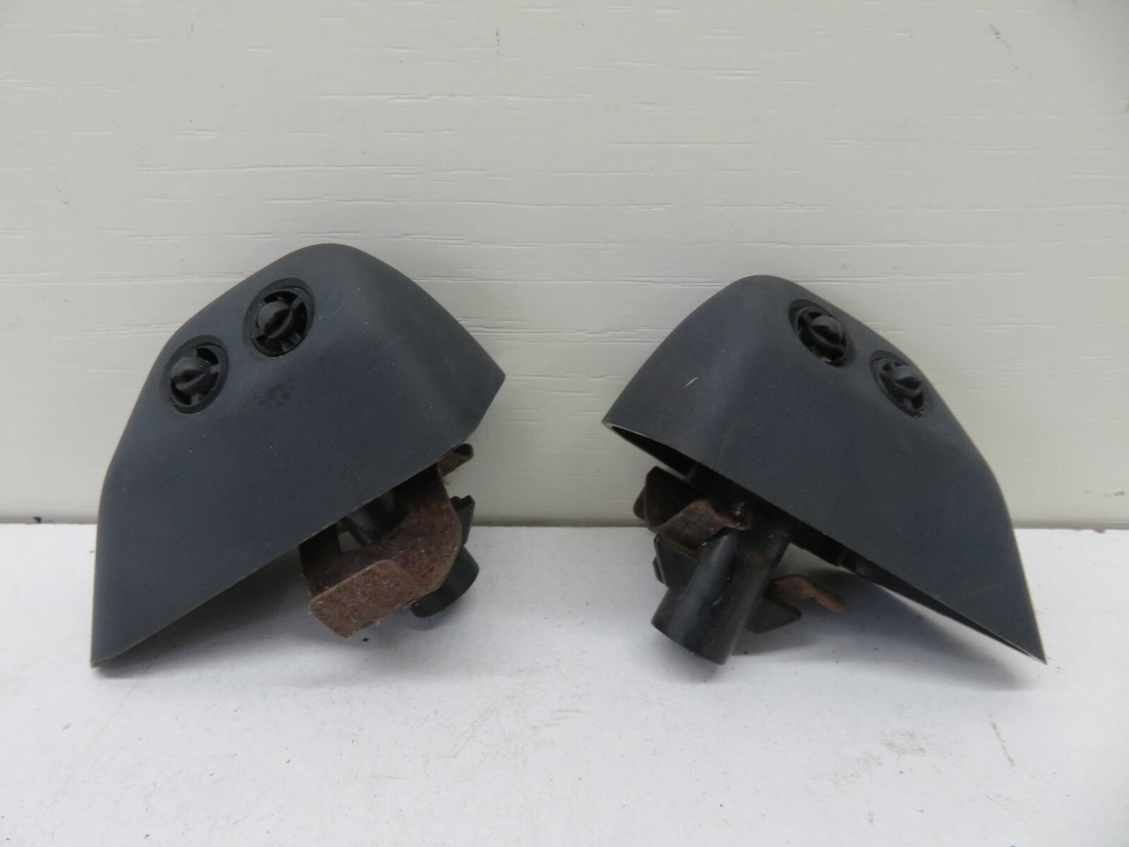 LAND ROVER FREELANDER 2 FRONT HEADLIGHT WASHER JETS PAIR 2006-2014