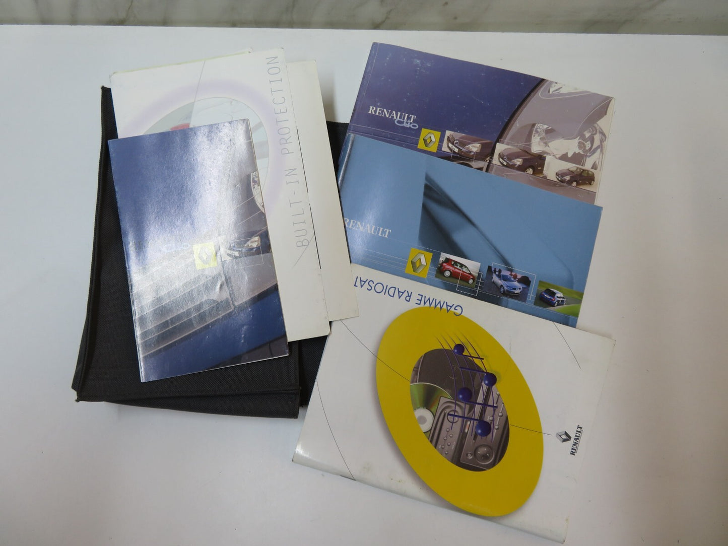 RENAULT CLIO MK2 OWNERS MANUAL WITH FOLDER 1998-2006 B10