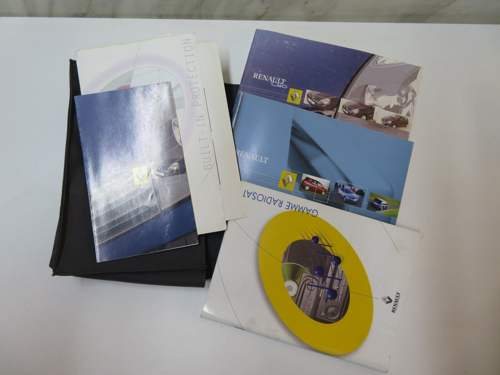 RENAULT CLIO MK2 OWNERS MANUAL WITH FOLDER 1998-2006 B10