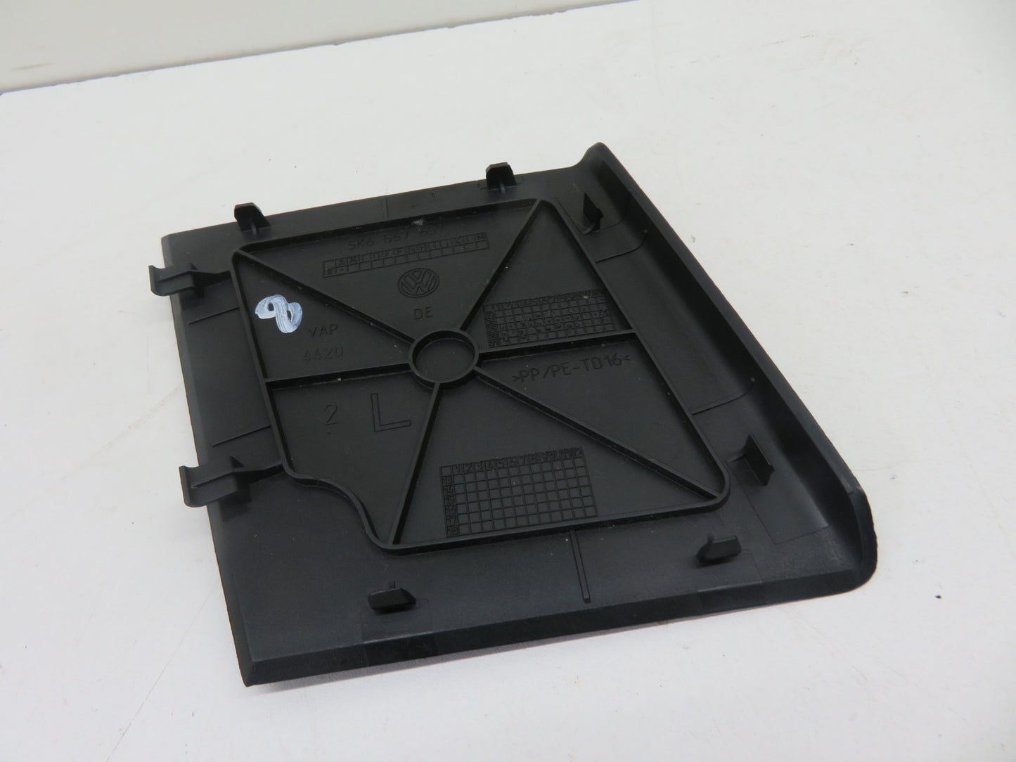 VW GOLF MK6 REAR LIGHT ACCESS TRIM NS PASSENGER 5K6867657 2009-2013 1500-8