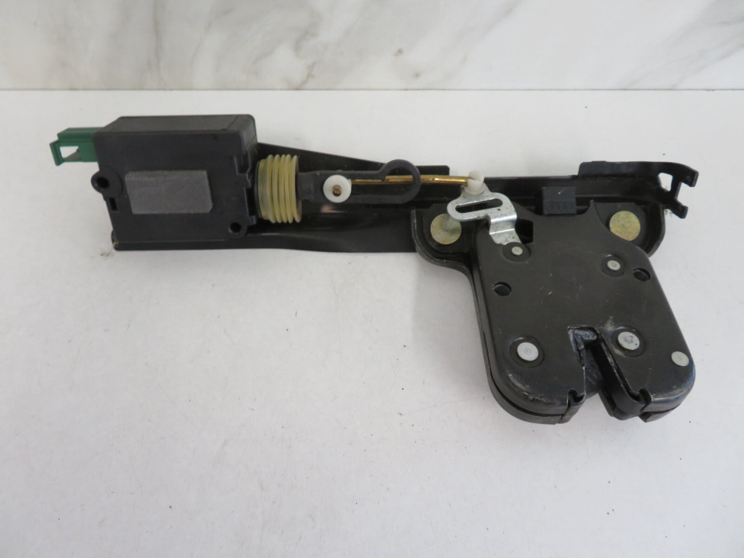 AUDI TT MK1 REAR TAILGATE BOOT LOCK CATCH 8N0827505E VWMIX1730-11