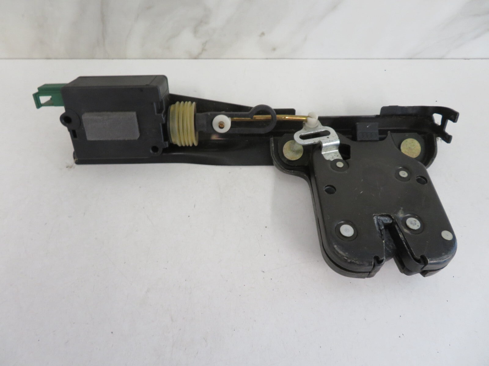 AUDI TT MK1 REAR TAILGATE BOOT LOCK CATCH 8N0827505E VWMIX1730-11