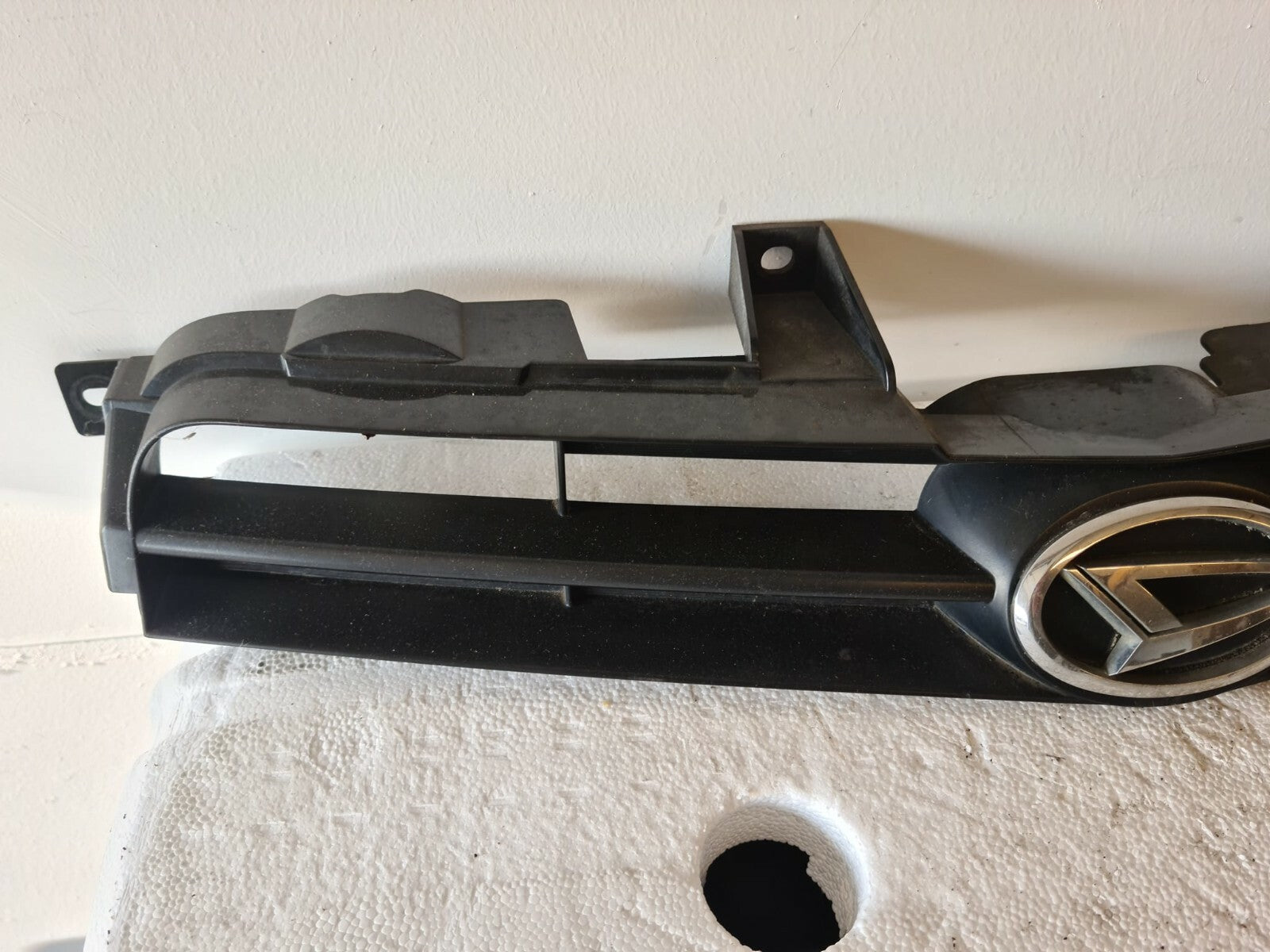 DAIHATSU YRV FRONT UPPER GRILLE 2001-2004