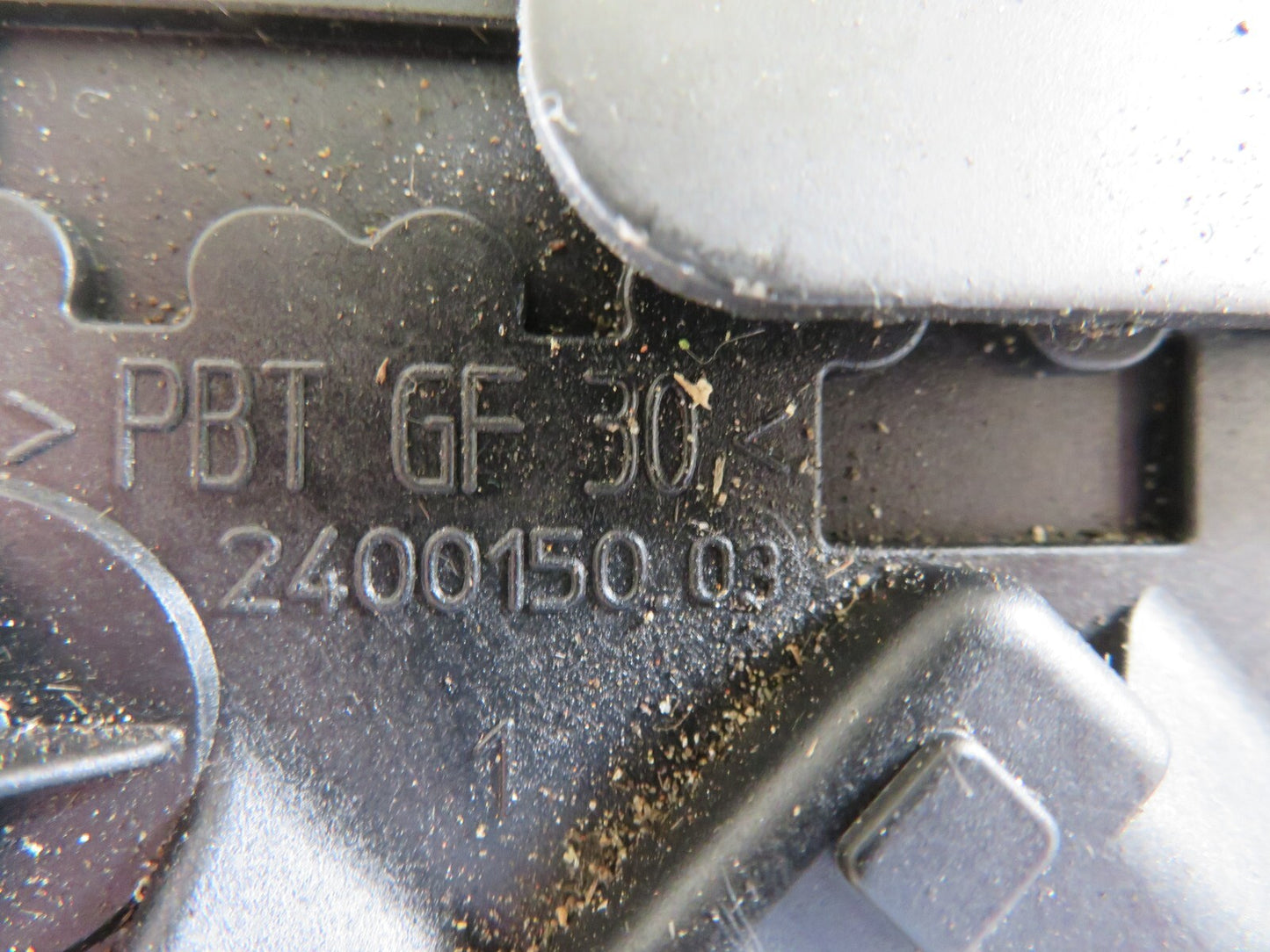 FORD FOCUS CC NS PASSENGER DOOR LOCK CATCH 6N4A-L21813-CB 2006-2010 A1114-9