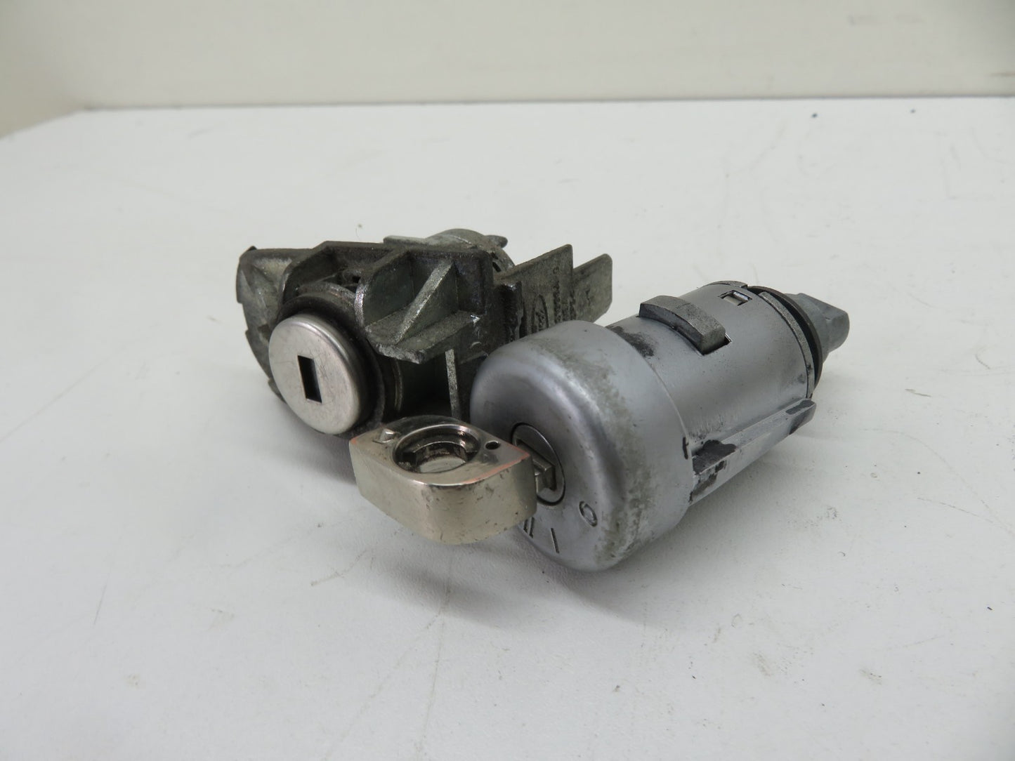 FORD FOCUS ST225 CAR DOOR LOCK IGNITION BARREL KEY 2005-2010