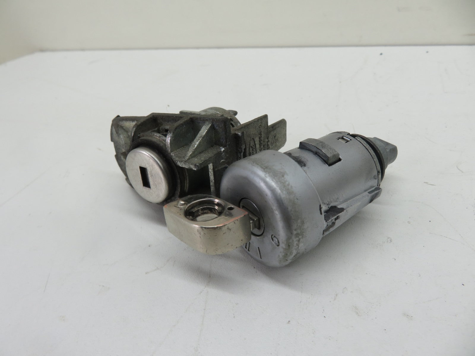 FORD FOCUS ST225 CAR DOOR LOCK IGNITION BARREL KEY 2005-2010