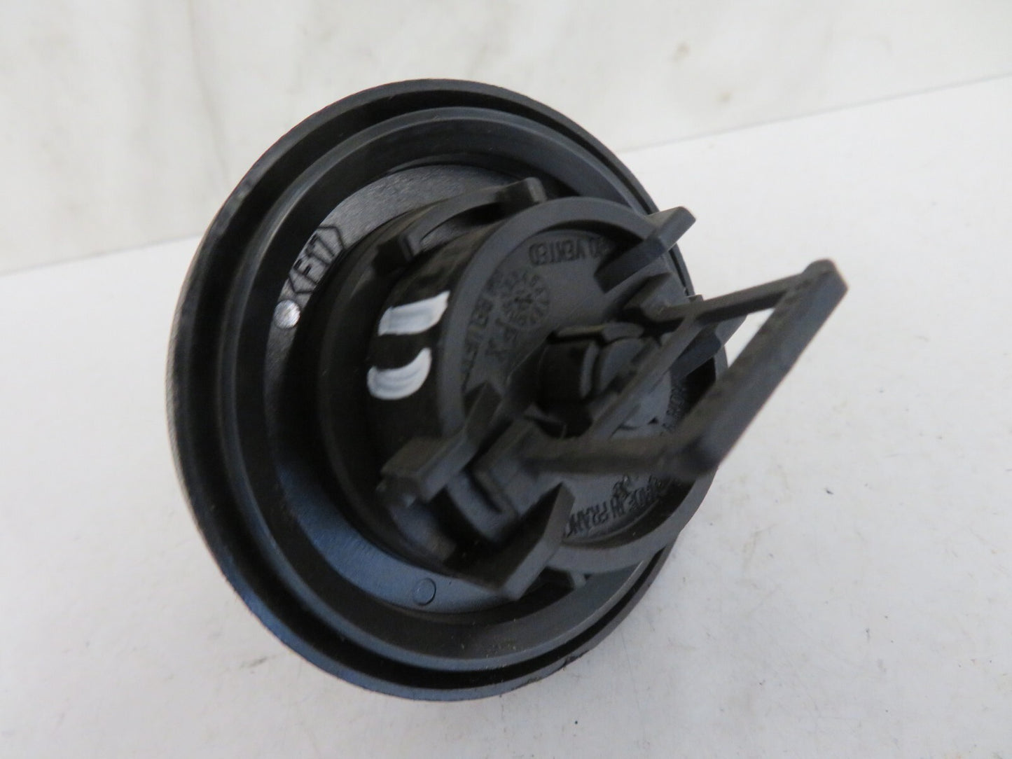 RENAULT CLIO MK2 PHASE 1 FUEL CAP WITH KEY 1998-2001 A1652-11