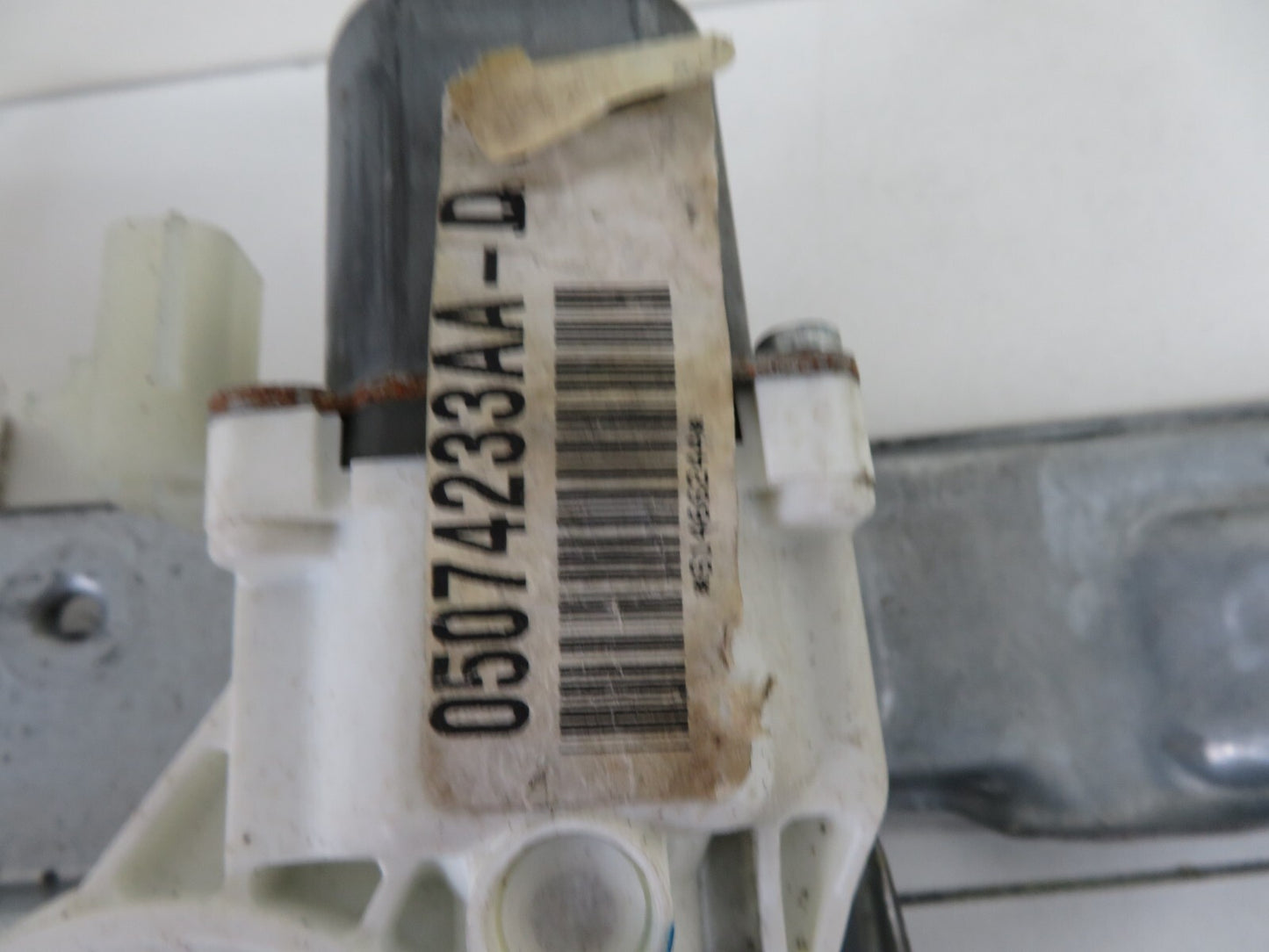 DODGE CALIBER NSR LEFT REAR WINDOW REGULATOR 05074233AA-D 2007-2012