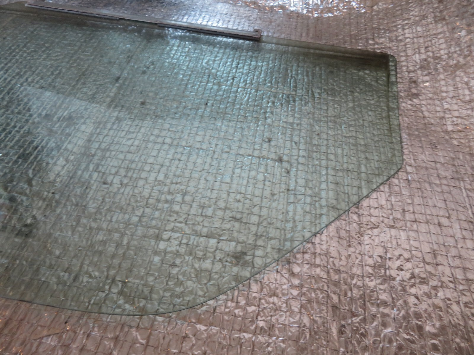 SUZUKI JIMNY OSF WINDOW GLASS 1998-2018