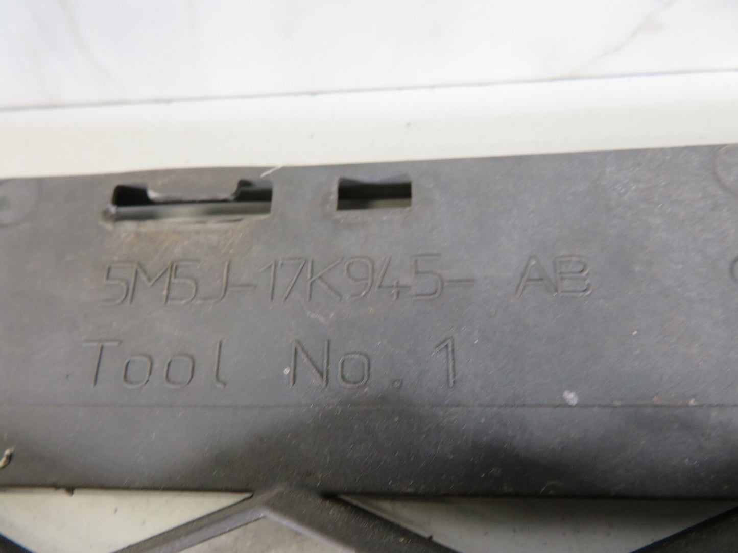 FORD FOCUS CC CONVERTIBLE FRONT GRILL 5M5J-17K945-AB 2006-2010