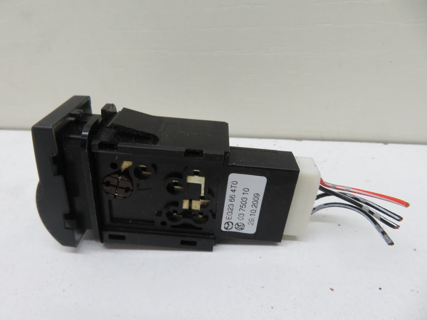 MAZDA CX7 TCS OFF SWITCH EG23664T0 2008-2012 1325-24