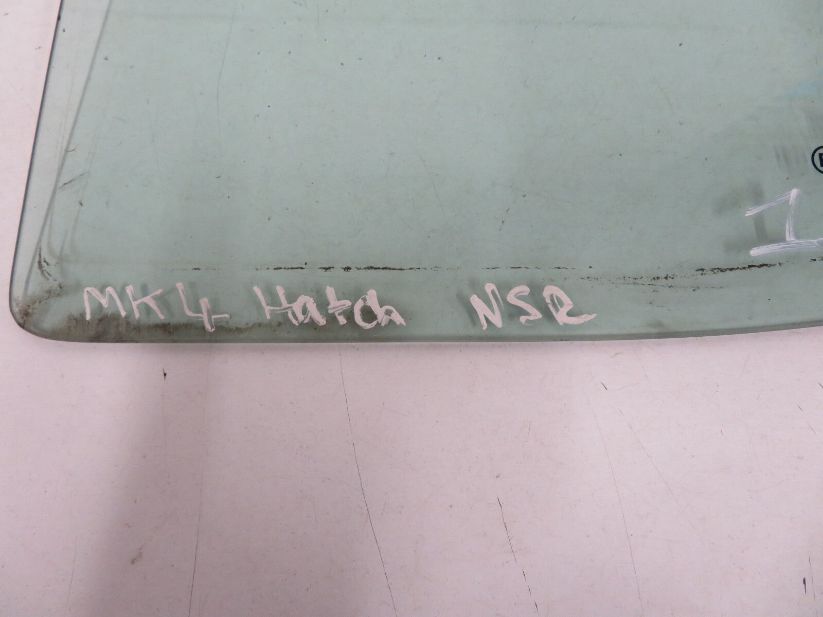 VOLKSWAGEN VW GOLF MK4 HATCHBACK NSR QUARTER GLASS 1998-2004 MIX1456-1