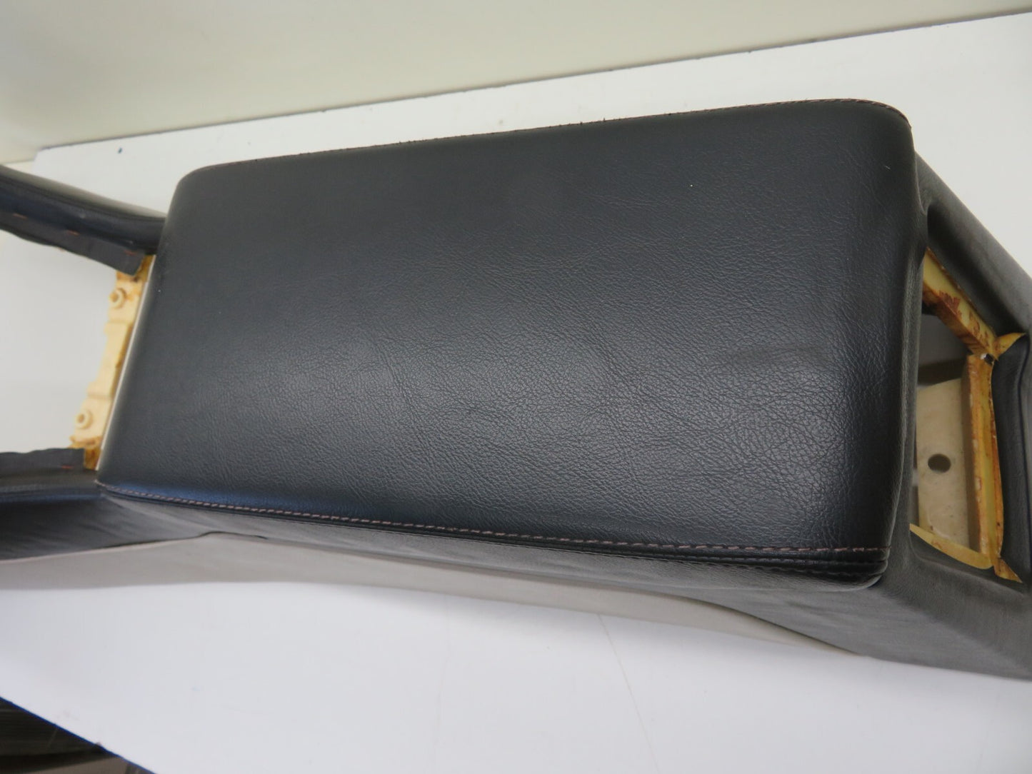 JAGUAR XJR CENTER CONSOLE ARM REST 1994-2001