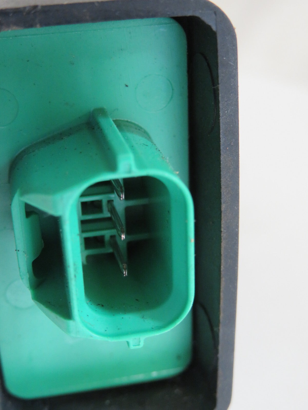 VOLVO V40 NSR PASSENGER REAR DOOR LOCK CATCH 1995-2004 AMS-8