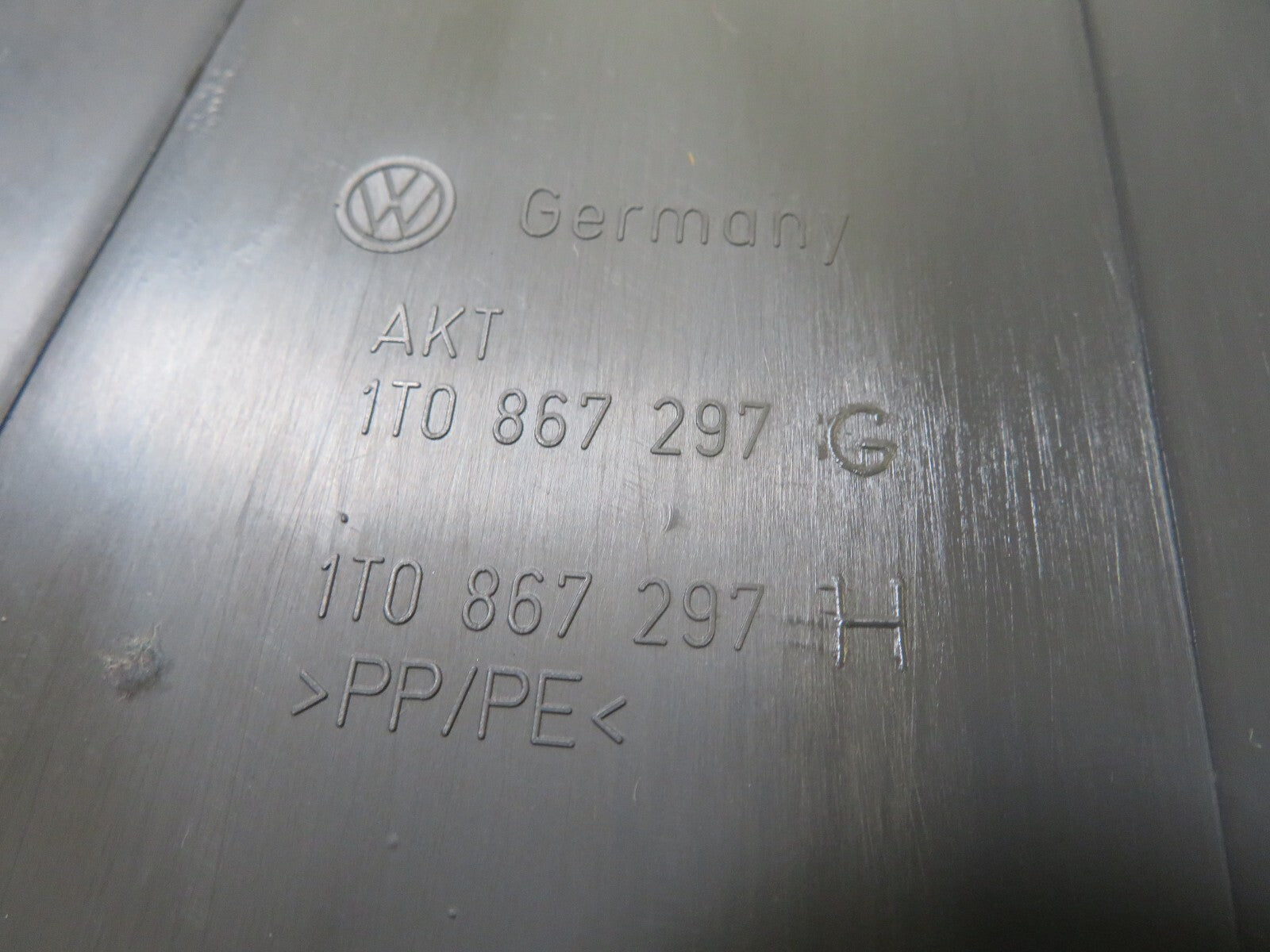 VOLKSWAGEN VW TOURAN LH NS PASSENGER B PILLAR TRIM 1T0867297 2003-2009 NO3