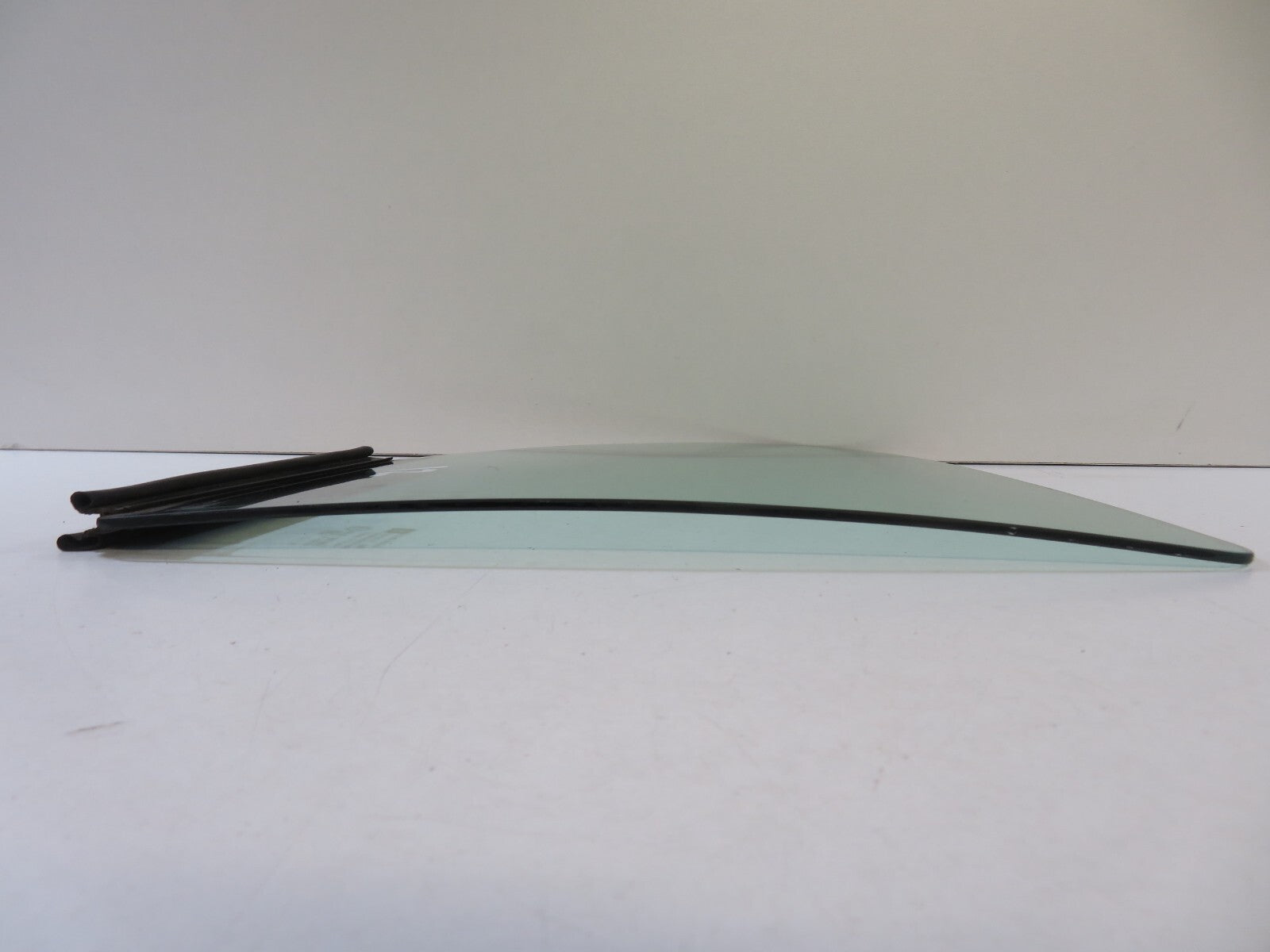 VAUXHALL ASTRA MK5 HATCHBACK OSR RIGHT REAR QUARTER GLASS 2004-2010 misc1659-12