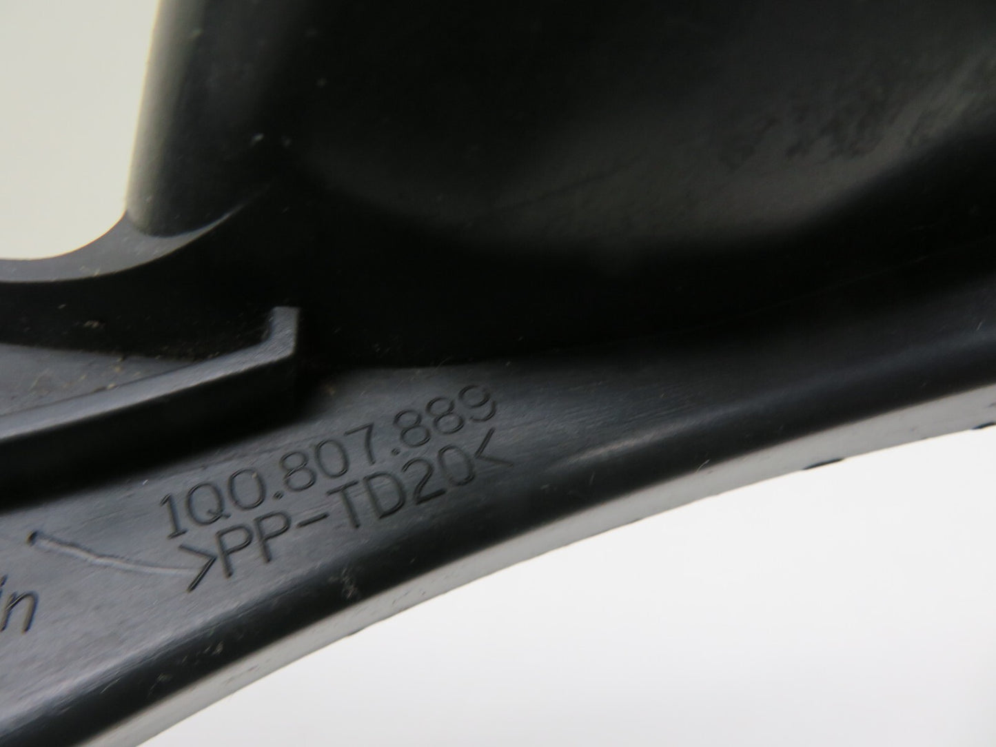 VOLKSWAGEN VW EOS NS PASSENGER SIDE BUMPER GUIDE 1Q0807889 2006-2010 1701-2