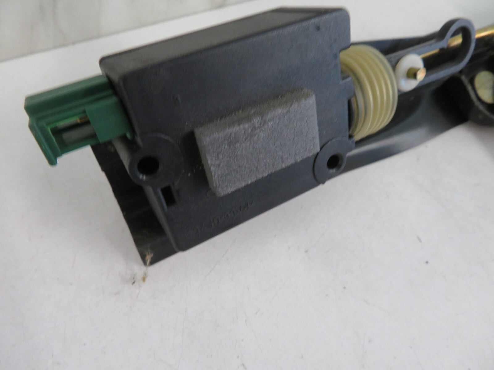 AUDI TT MK1 REAR TAILGATE BOOT LOCK CATCH 8N0827505E VWMIX1730-11