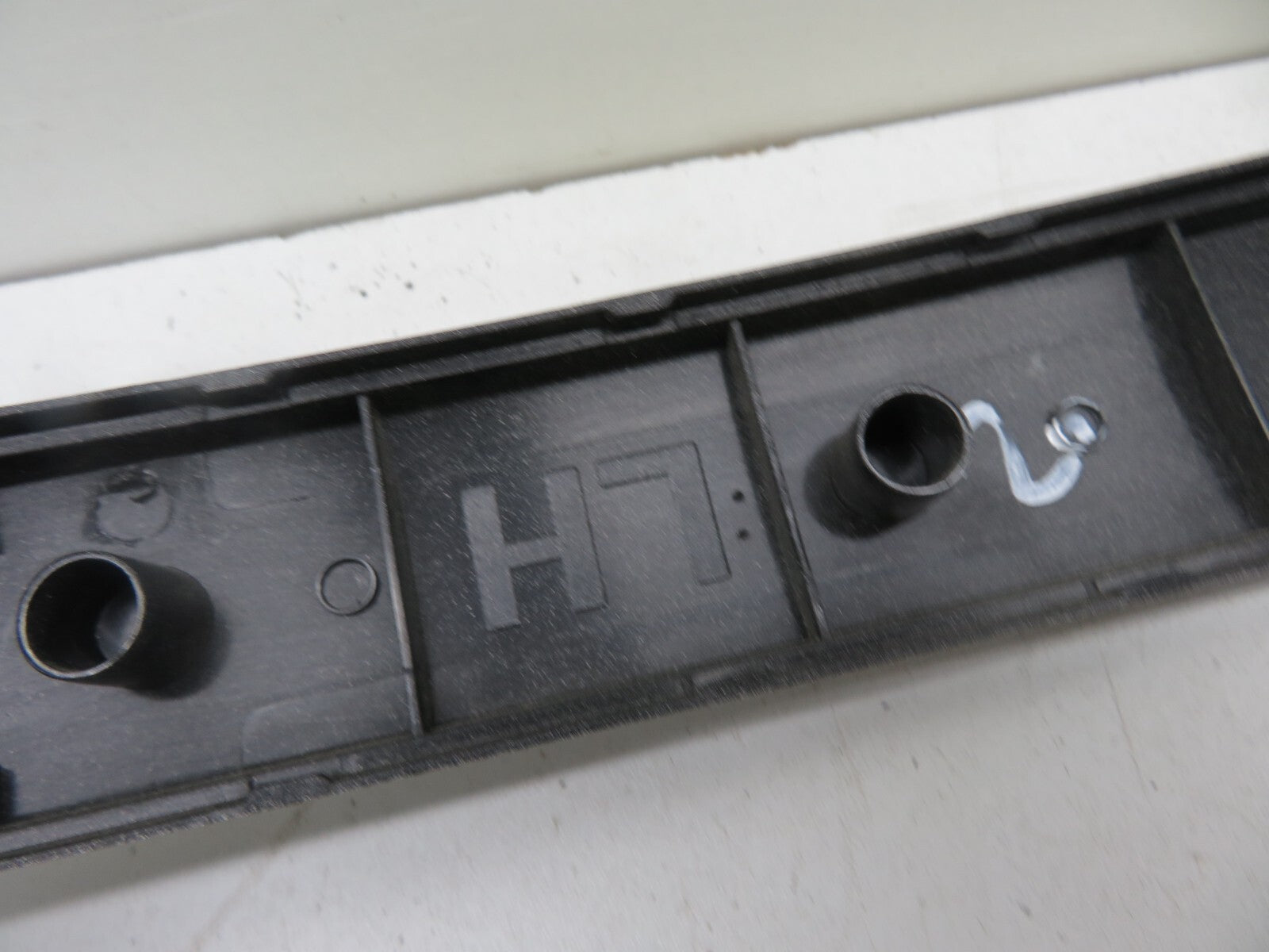 LAND ROVER FREELANDER 1 NS PASSENGER DOOR HANDLE TRIM 1997-2006 1752-2