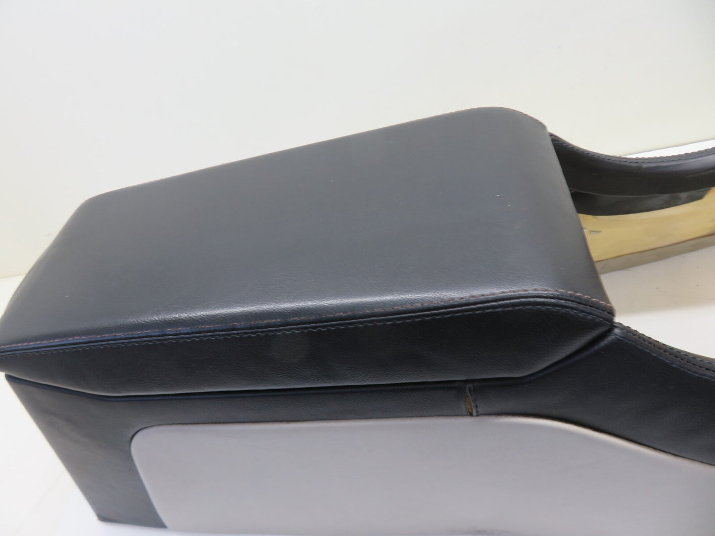 JAGUAR XJR CENTER CONSOLE ARM REST 1994-2001