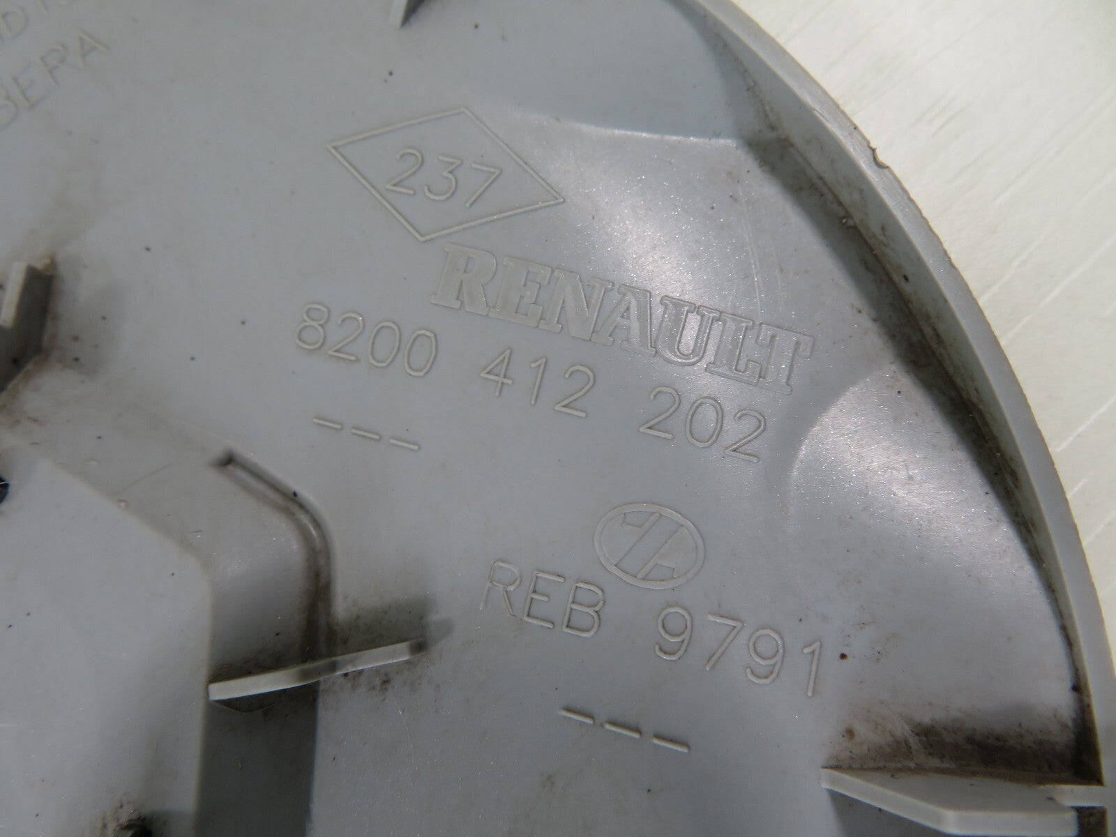 RENAULT SCENIC ALLOY WHEEL CENTER CAP 2006-2009 1559-5