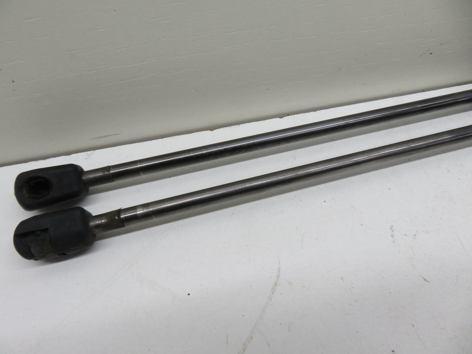 FORD FIESTA MK7 ST180 TAILGATE BOOT STRUTS PAIR 2013-2017 1549-10