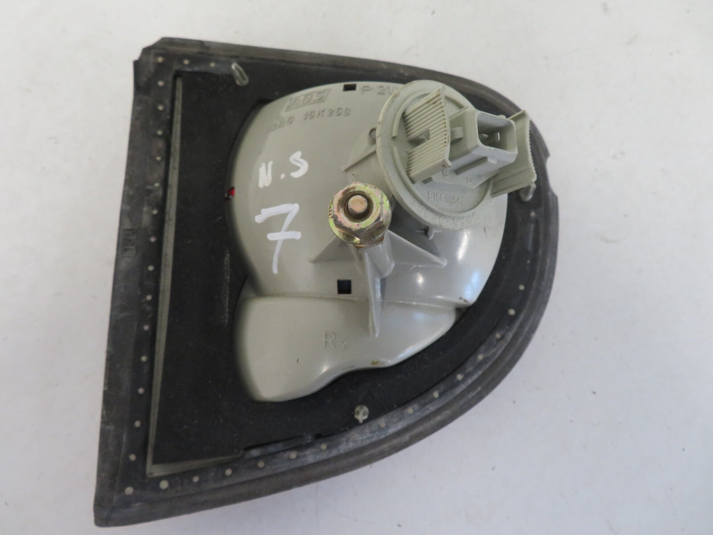 FORD ESCORT NS INNER REAR TAIL LIGHT 1995-2000 MIX1424-7