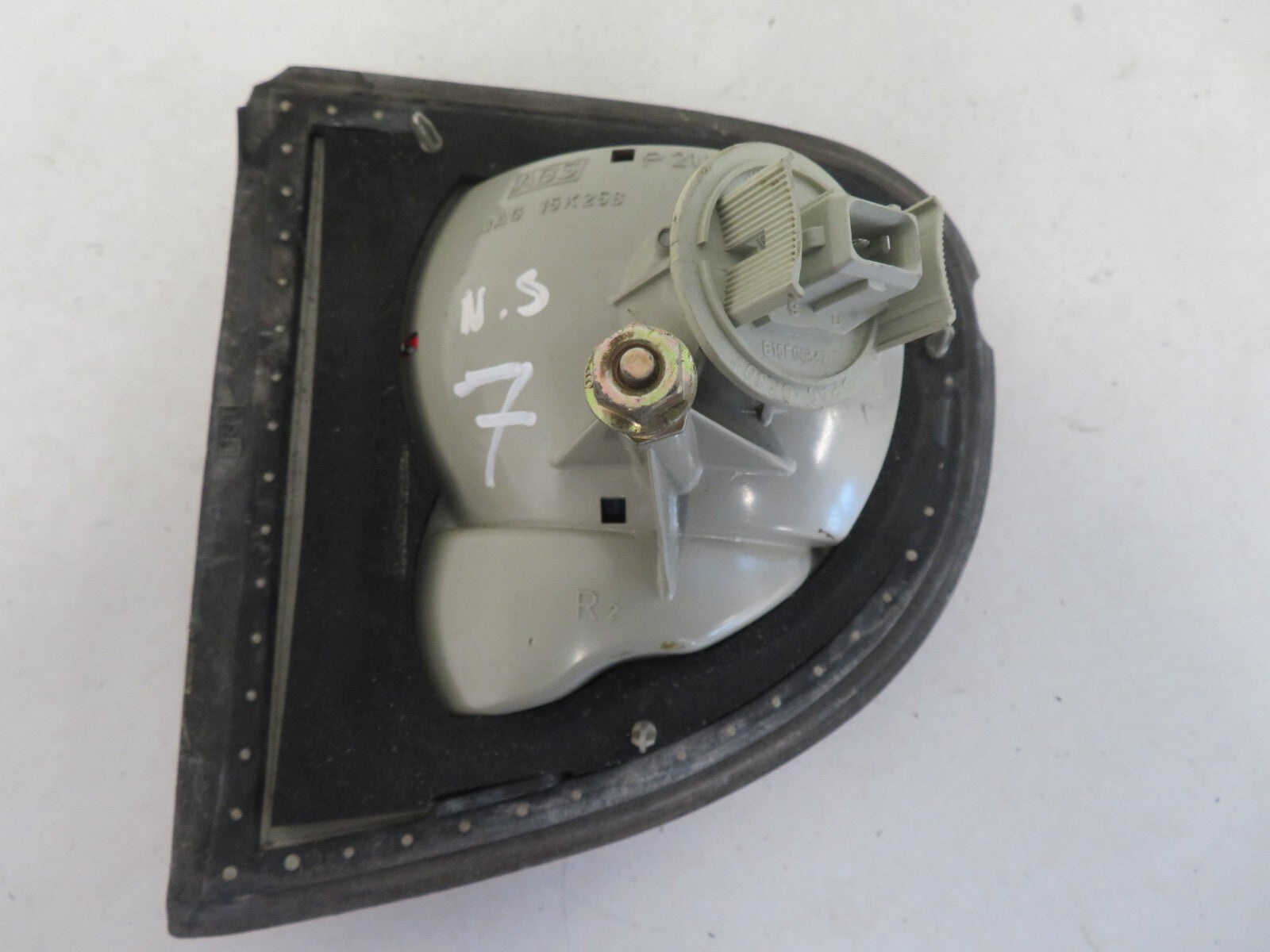 FORD ESCORT NS INNER REAR TAIL LIGHT 1995-2000 MIX1424-7