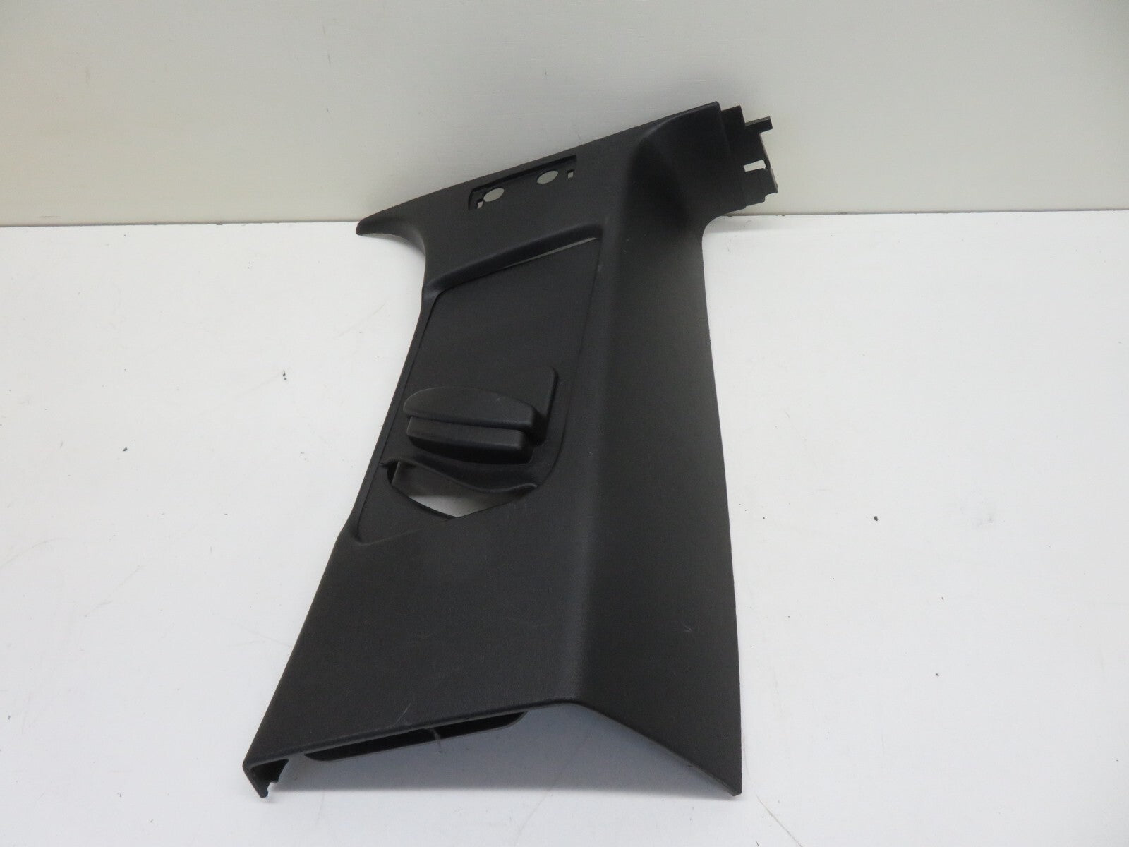 FORD FOCUS ST 225 OS DRIVER B PILLAR TRIM 4M51-B24582-A 2006-2010 1232-4