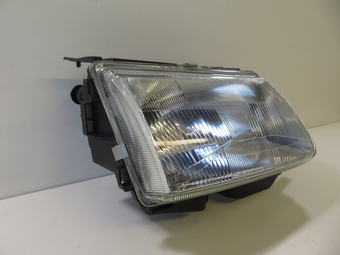 OS DRIVER RH HEADLIGHT DEPO 552-1106R-RD-EM FITS CITROEN SAXO 1996-2003 #LS1