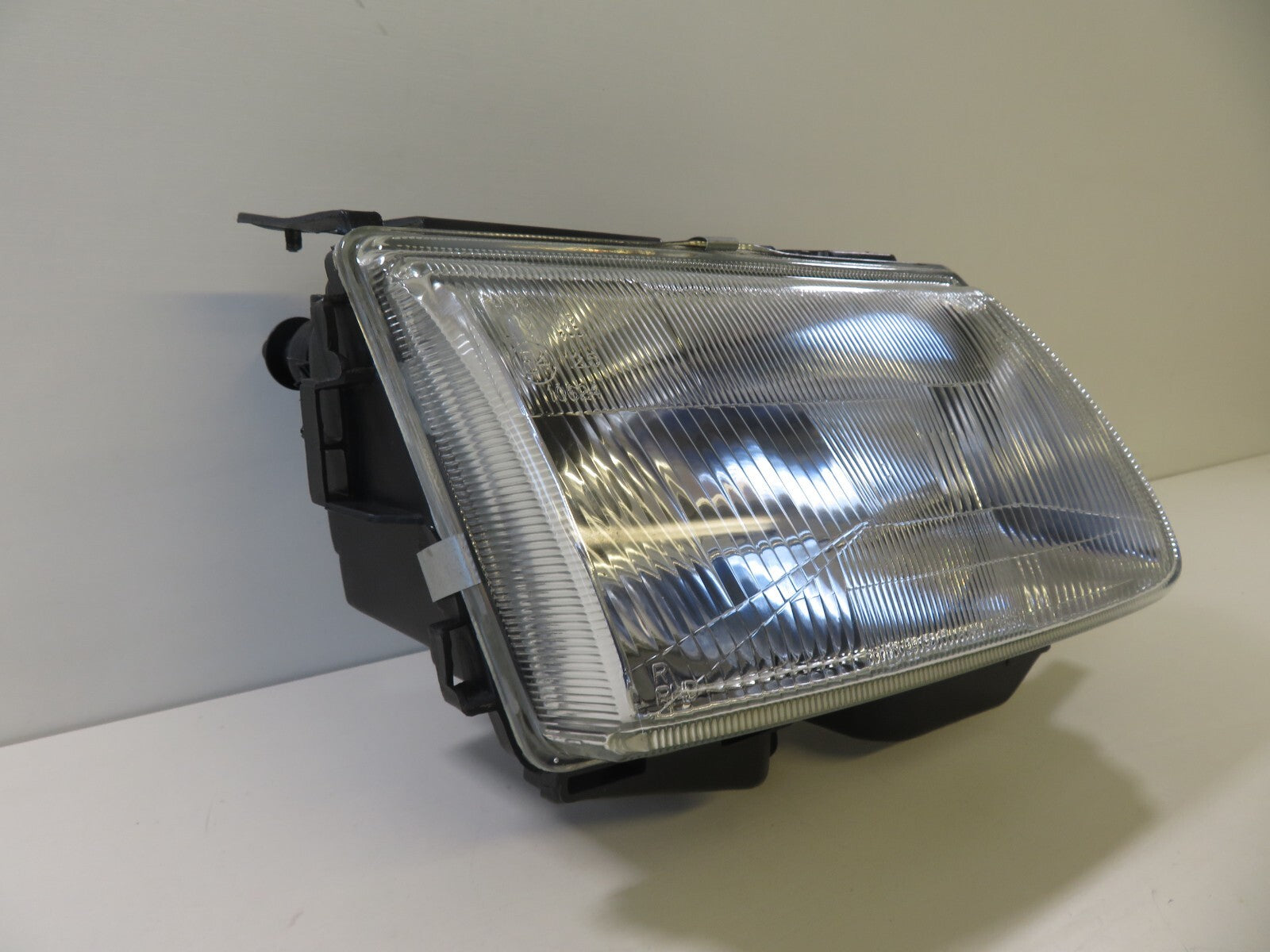 OS DRIVER RH HEADLIGHT DEPO 552-1106R-RD-EM FITS CITROEN SAXO 1996-2003 #LS1