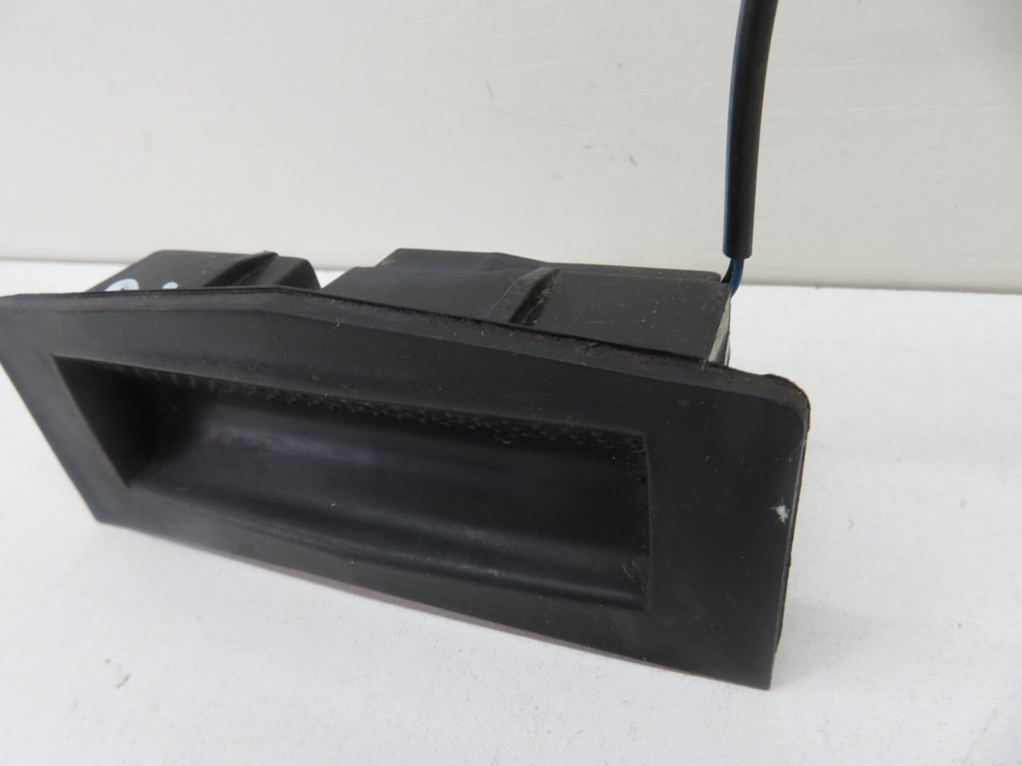 VAUXHALL ASTRA MK5 HATCHBACK BOOT SWITCH 461088395 2004-2010 1049-2