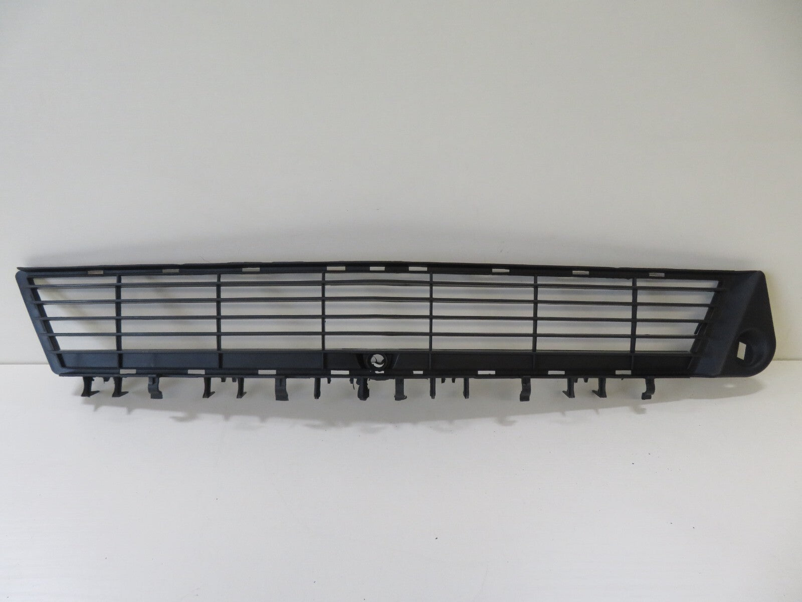 FRONT GRILL FOR VAUXHALL VECTRA FOR YEARS 2003-2005