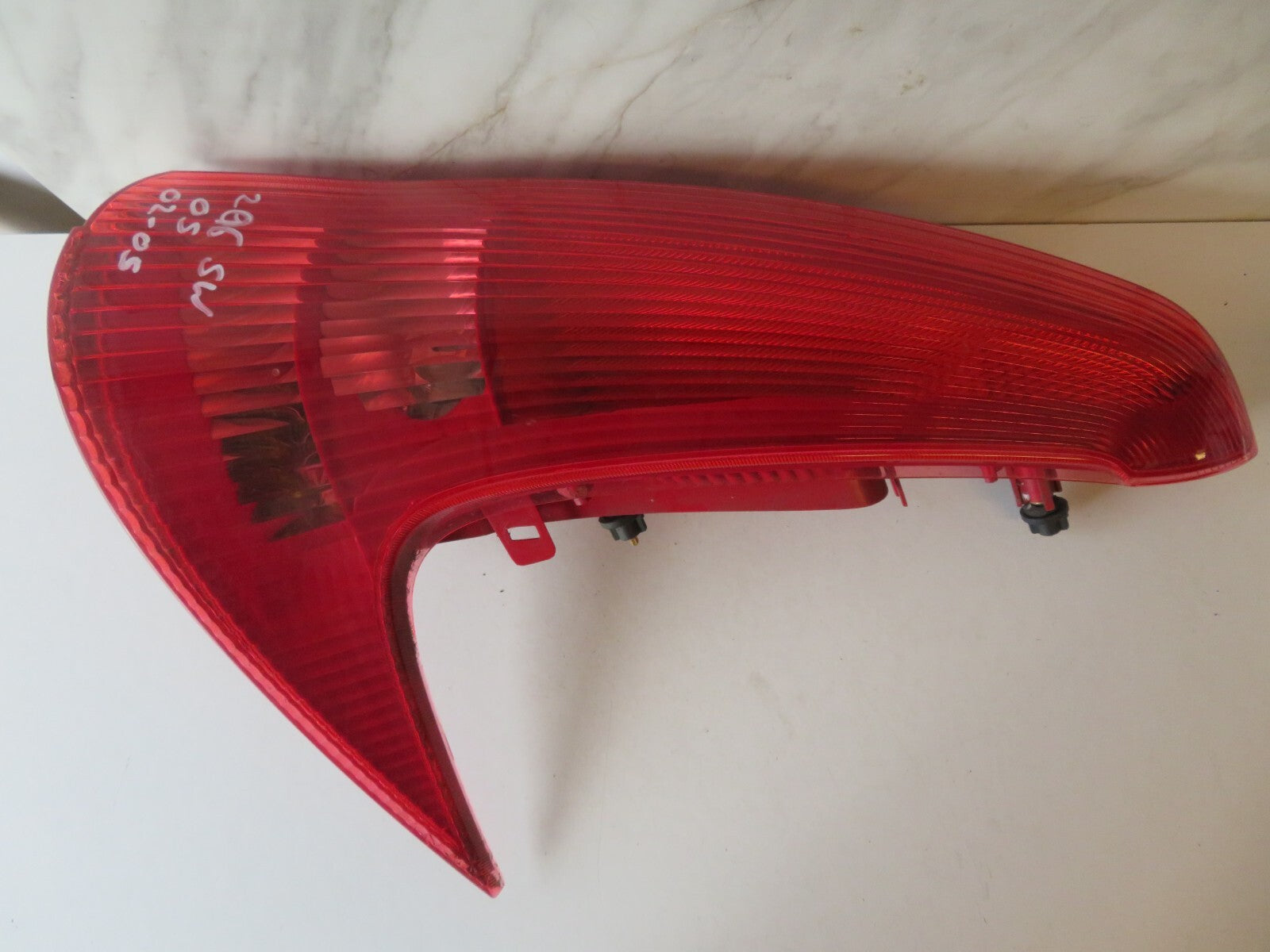 PEUGEOT 206 STATION WAGON OS DRIVER SIDE REAR TAIL LIGHT 9641540577 2002-2005