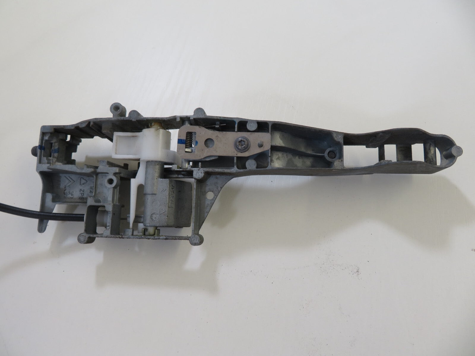 PEUGEOT 308 OSR DOOR LOCK CATCH 2007-2013 1410-1