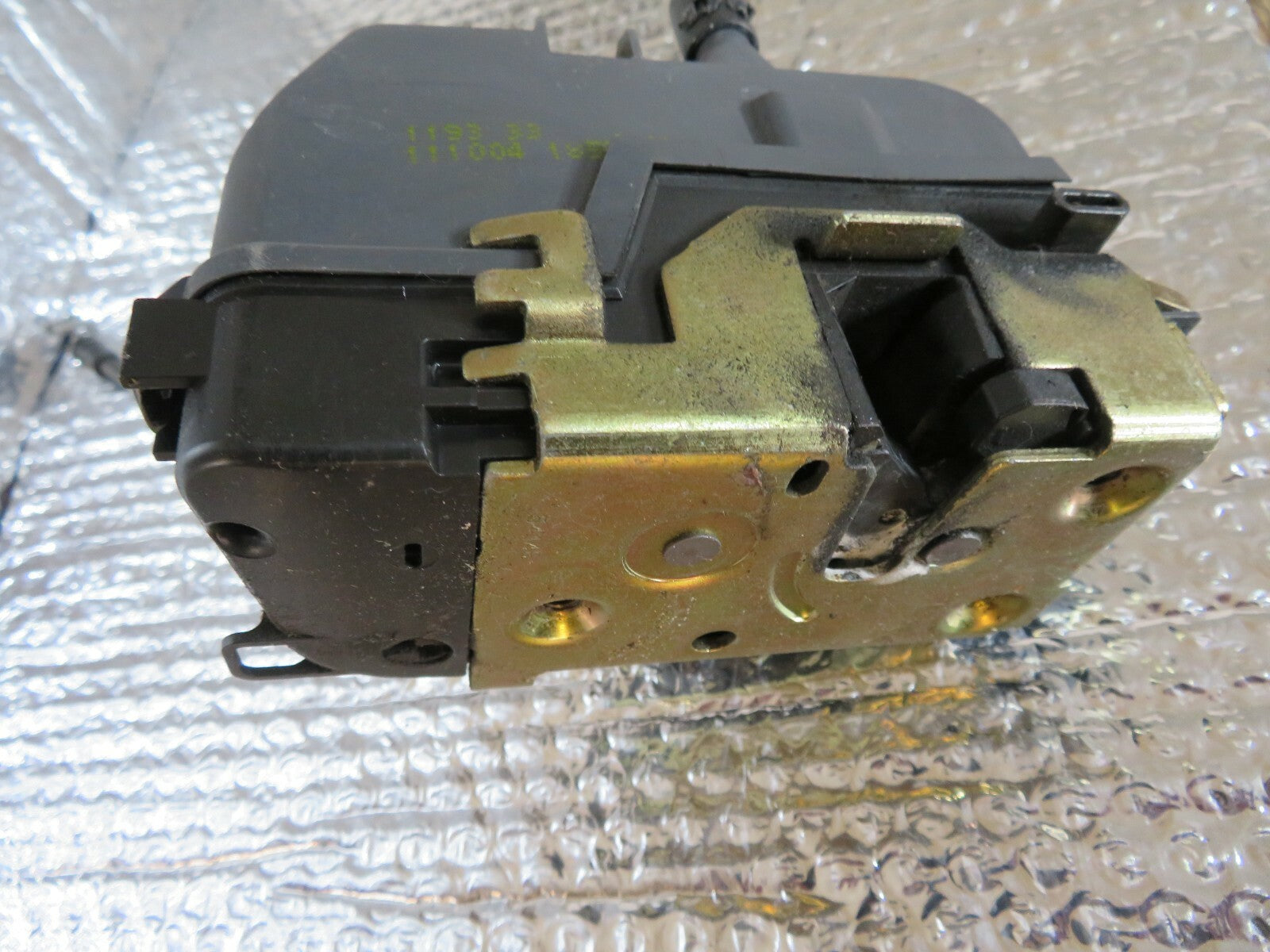 RENAULT SCENIC MK2 NSR DOOR LOCK CATCH 2002-2008 NO2