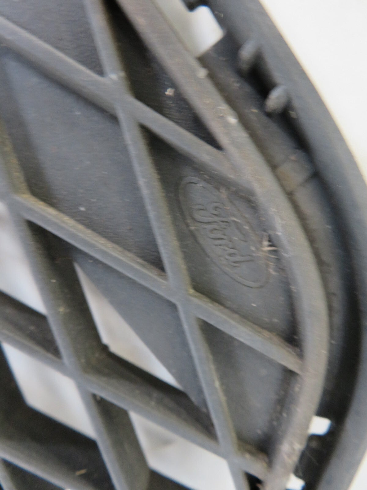 FORD FOCUS CC CONVERTIBLE FRONT GRILL 5M5J-17K945-AB 2006-2010