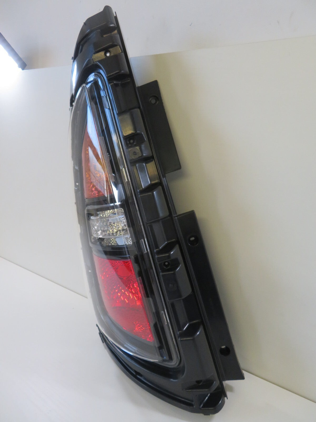 KIA SOUL NS PASSENGER REAR TAIL LIGHT TYC 11-11960-01-2 2009-2012