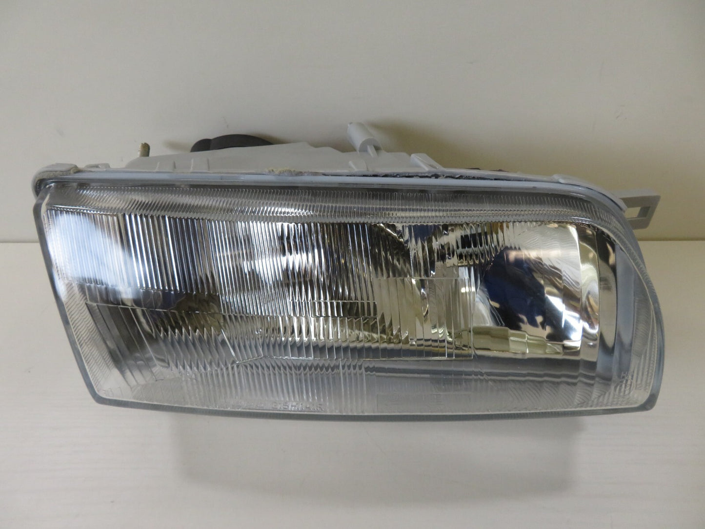 OS DRIVER RH DEPO HEADLIGHT FOR NISSAN PRIMERA 1996-1999 (SEE PHOTOS) 303R