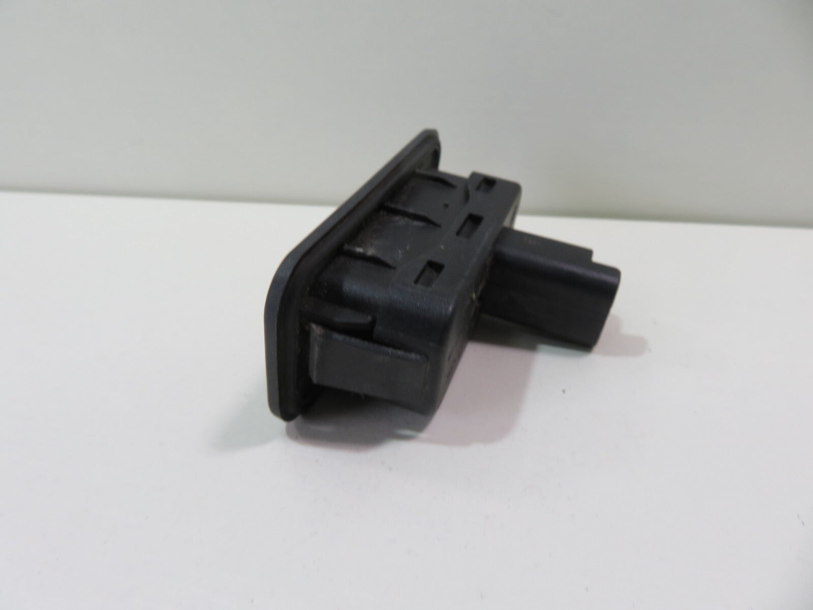 RENAULT SCENIC TAILGATE BOOT RELEASE SWITCH 8200078256 2003-2009 1559-15