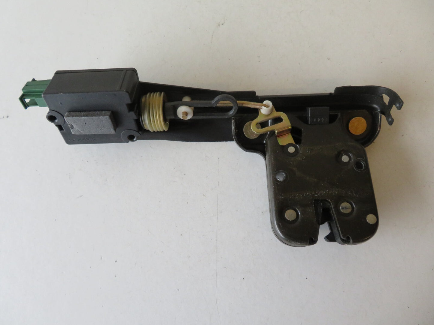 AUDI TT MK1 TAILGATE BOOT LOCK CATCH 8N0827505 1998-2006 AMS1140