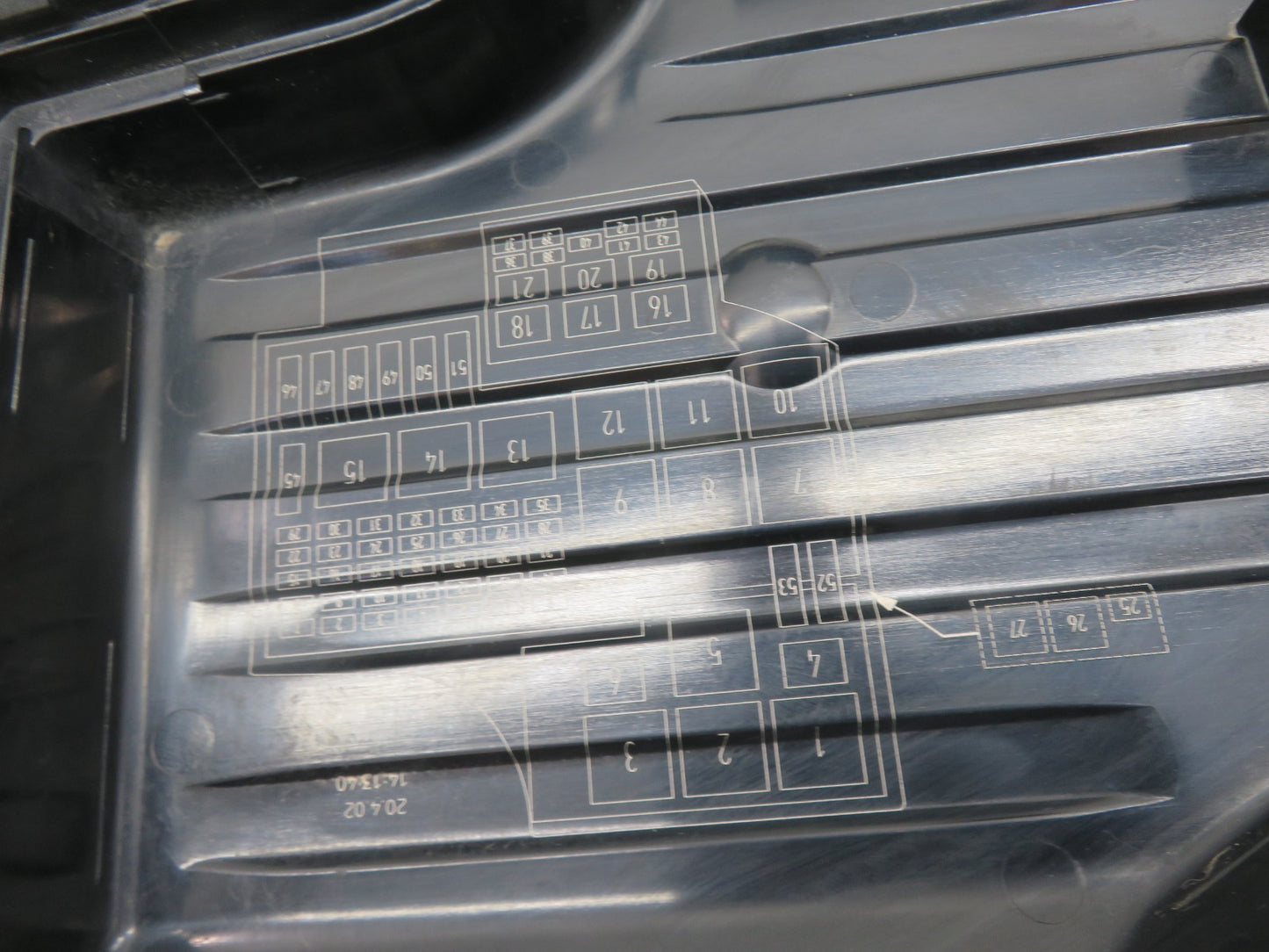 VAUXHALL CORSA ENGINE BAY FUSE BOX COVER TRIM 09115986 2000-2006 1530-2