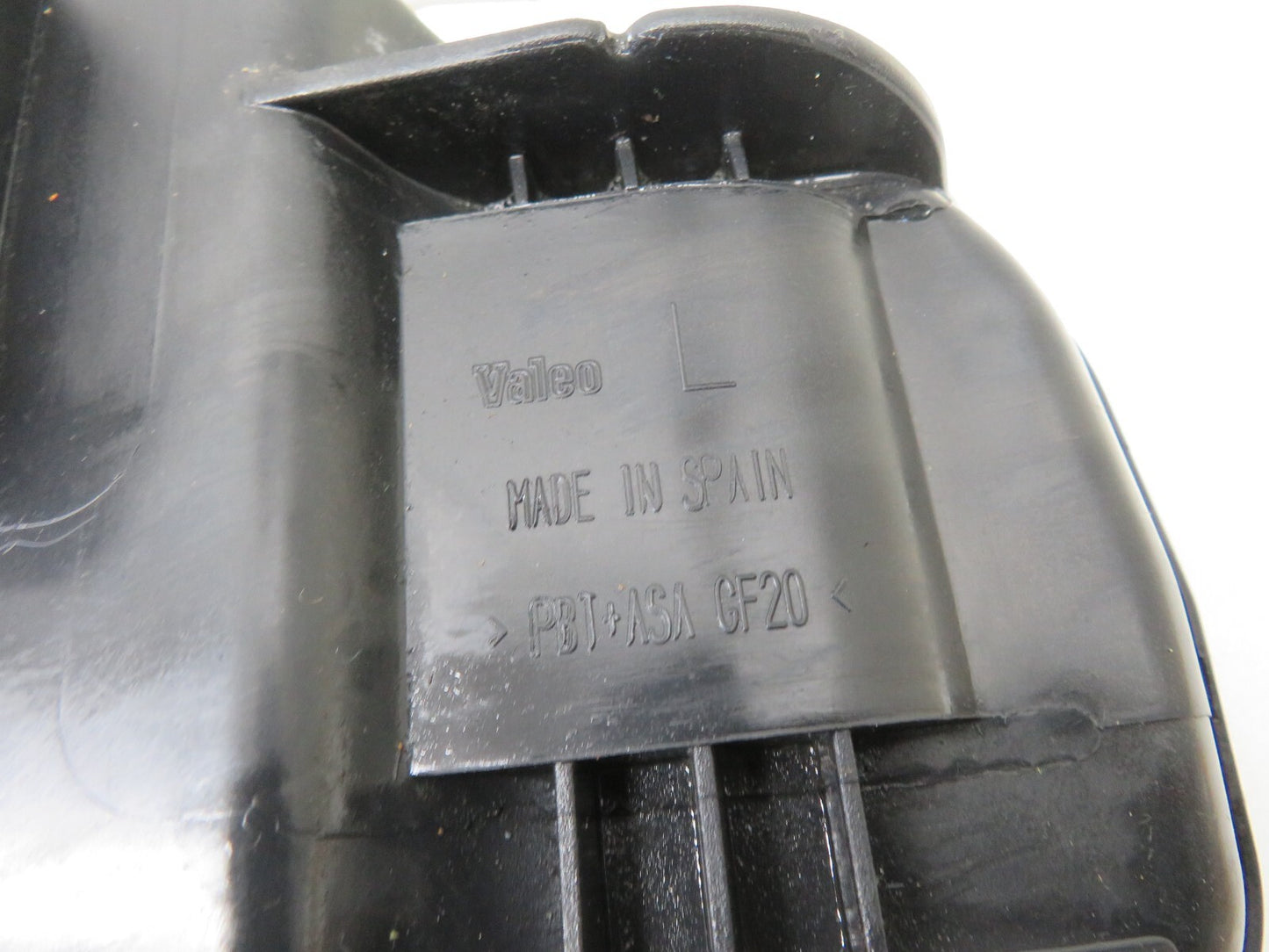 PORSCHE CAYENNE 955 NS PASSENGER HEADLIGHT BULB COVER TRIM  2003-2006 1804-4