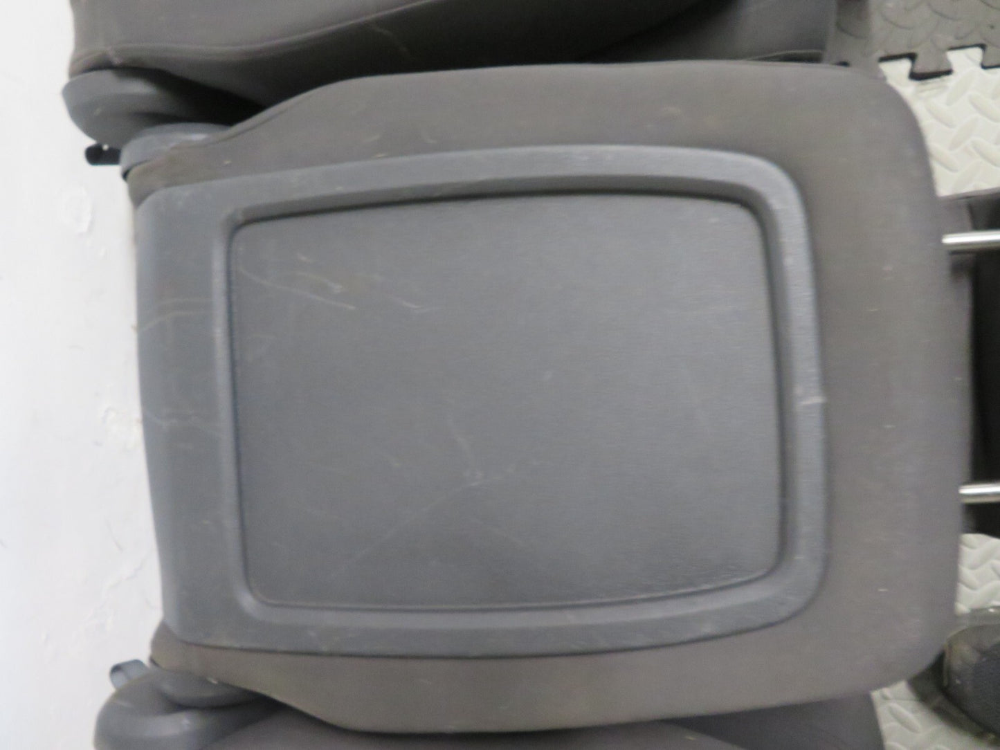 VOLKSWAGEN VW TOURAN MIDDLE ROW CLOTH SEATS CADDY 2K (SEE PHOTOS) 2003-2009