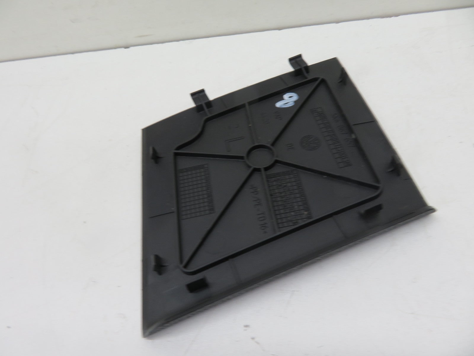 VW GOLF MK6 REAR LIGHT ACCESS TRIM NS PASSENGER 5K6867657 2009-2013 1500-8